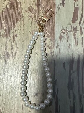 Pearl Beaded Wristlet with Gold Clasp
